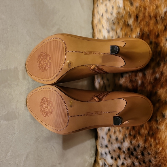 Vince Camuto Kevia Peep Toe Ankle Bootie Sz 8.5 ~ Caramel Nappa Leather - Picture 4 of 6